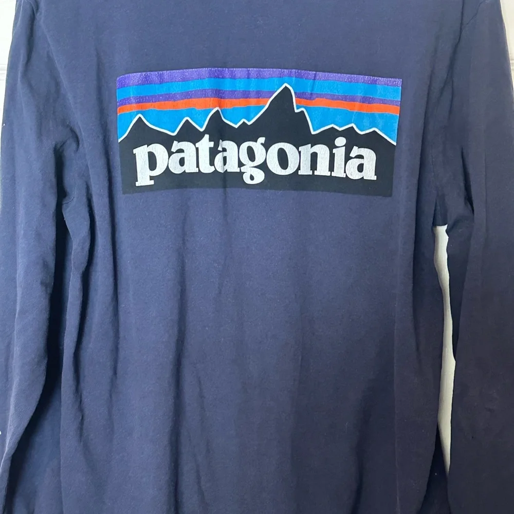 Patagonia Men's Long-Sleeved P-6 Logo Responsibili-Tee. - Picture 8 of 12